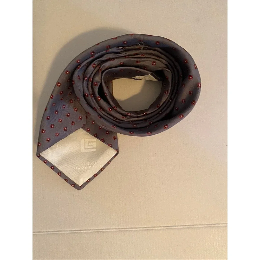 Guy Laroche Paris Mens Silk Necktie Grey Red Geometric Medallion Pattern Tie